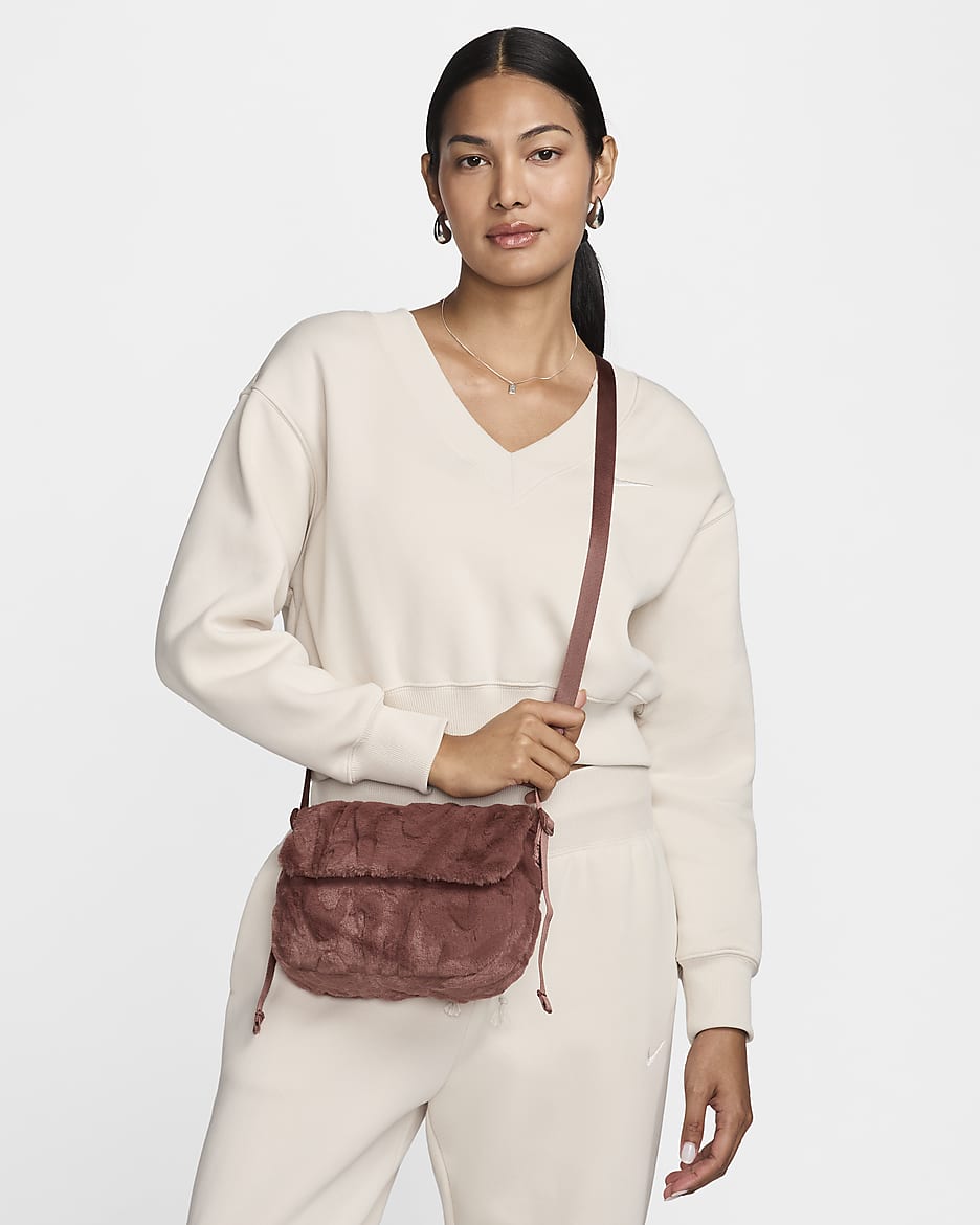 完売必須!☆Nike Sportswear Futura Women's Crossbody Bag (1L) Nike Sportswear Futura 365 Faux Fur Crossbody Bag (1L). Nike.com